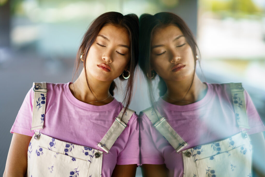 Understanding Bipolar Disorder: Symptoms, Relationships, and Daily Life