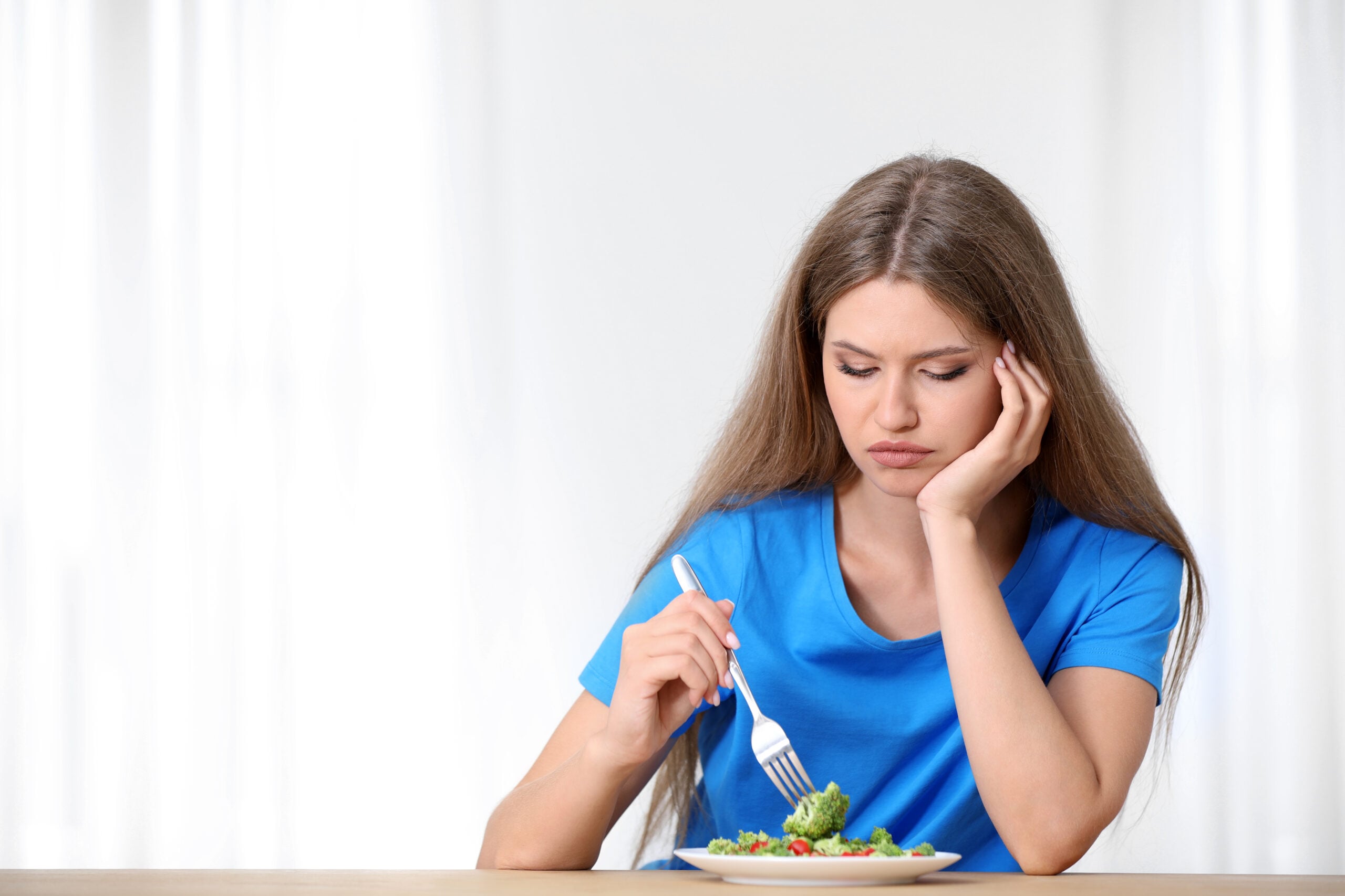 Therapist helping individual understand where to get help for an eating disorder and available treatment options