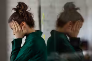Signs of Bipolar Disorder: Common Symptoms and Warning Signs