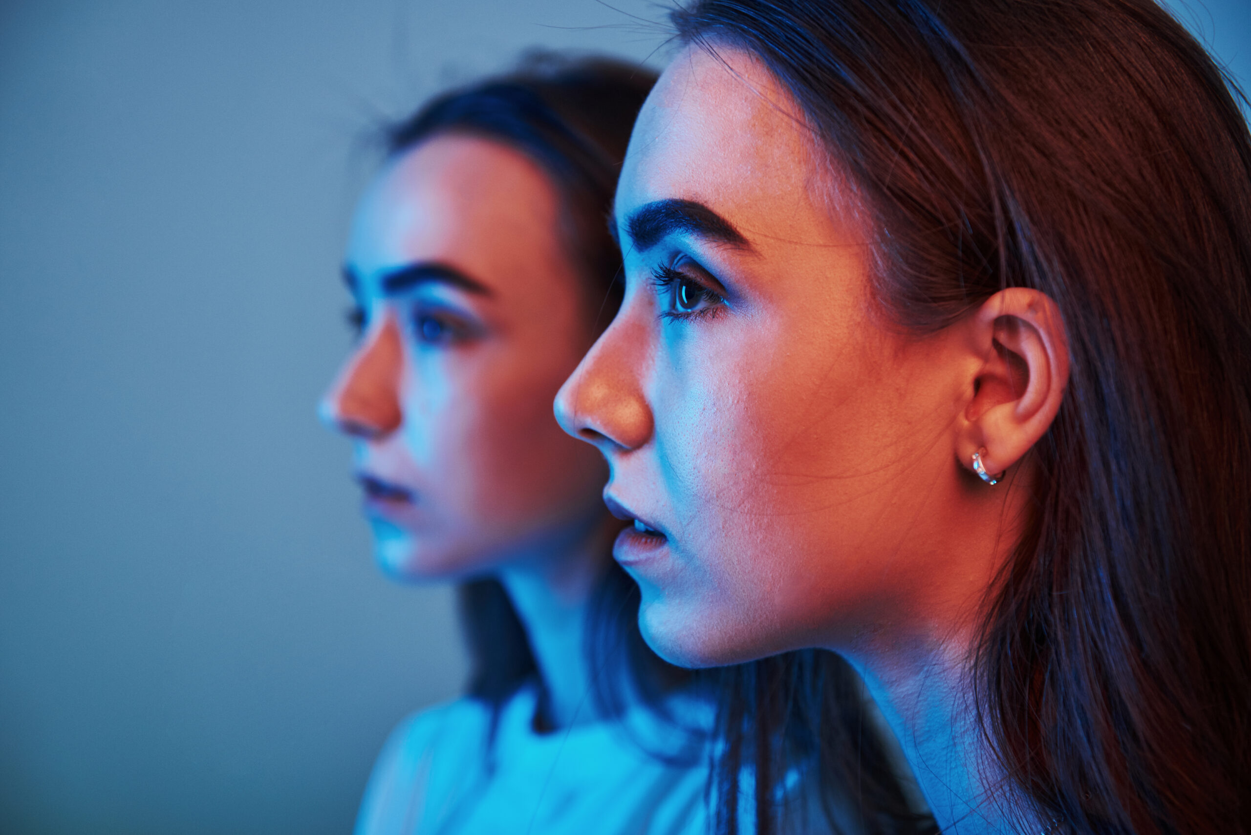 Therapist helping a client recognize changes in mood behavior and decision making