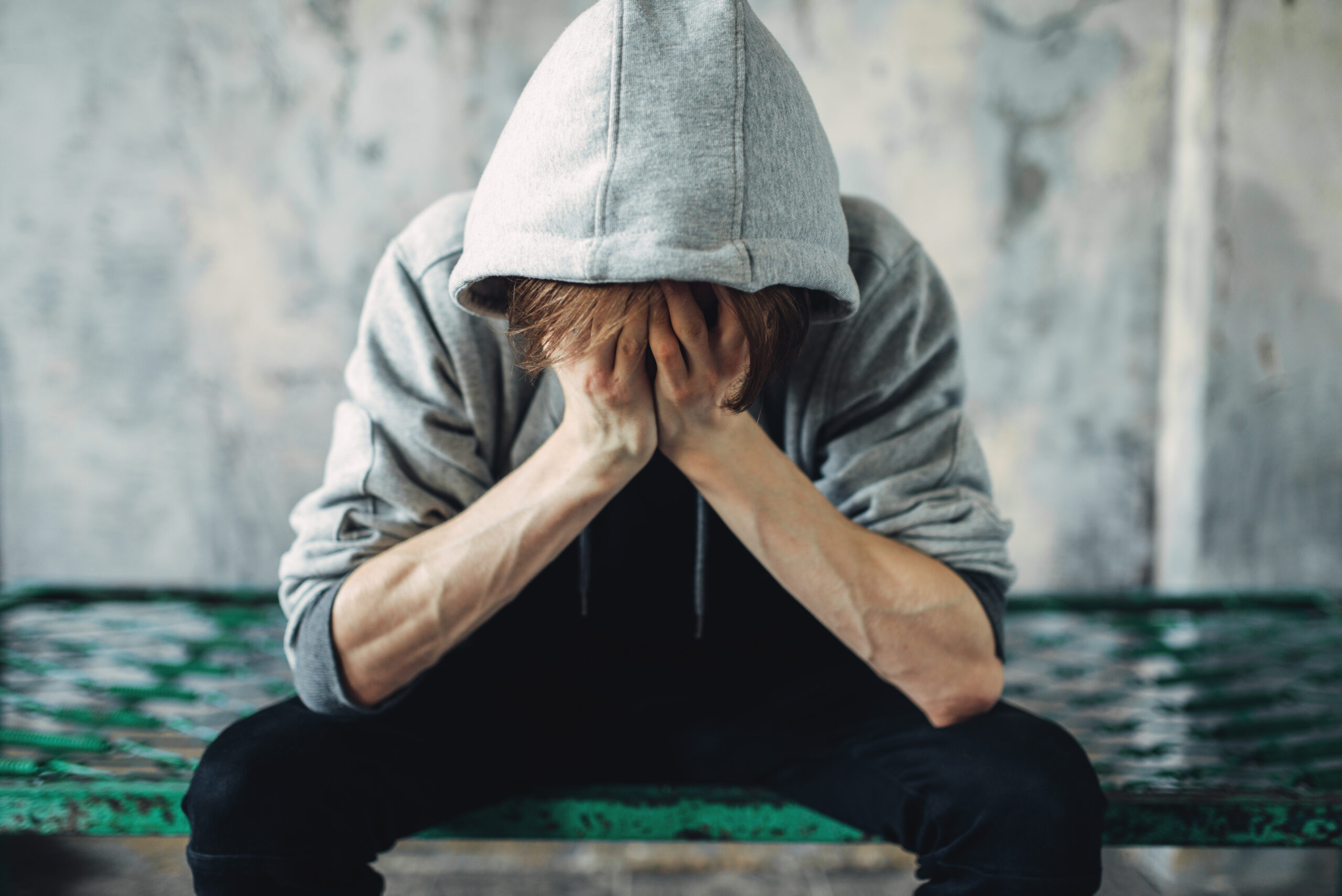 Person experiencing all or nothing thoughts about a relationship during splitting in BPD