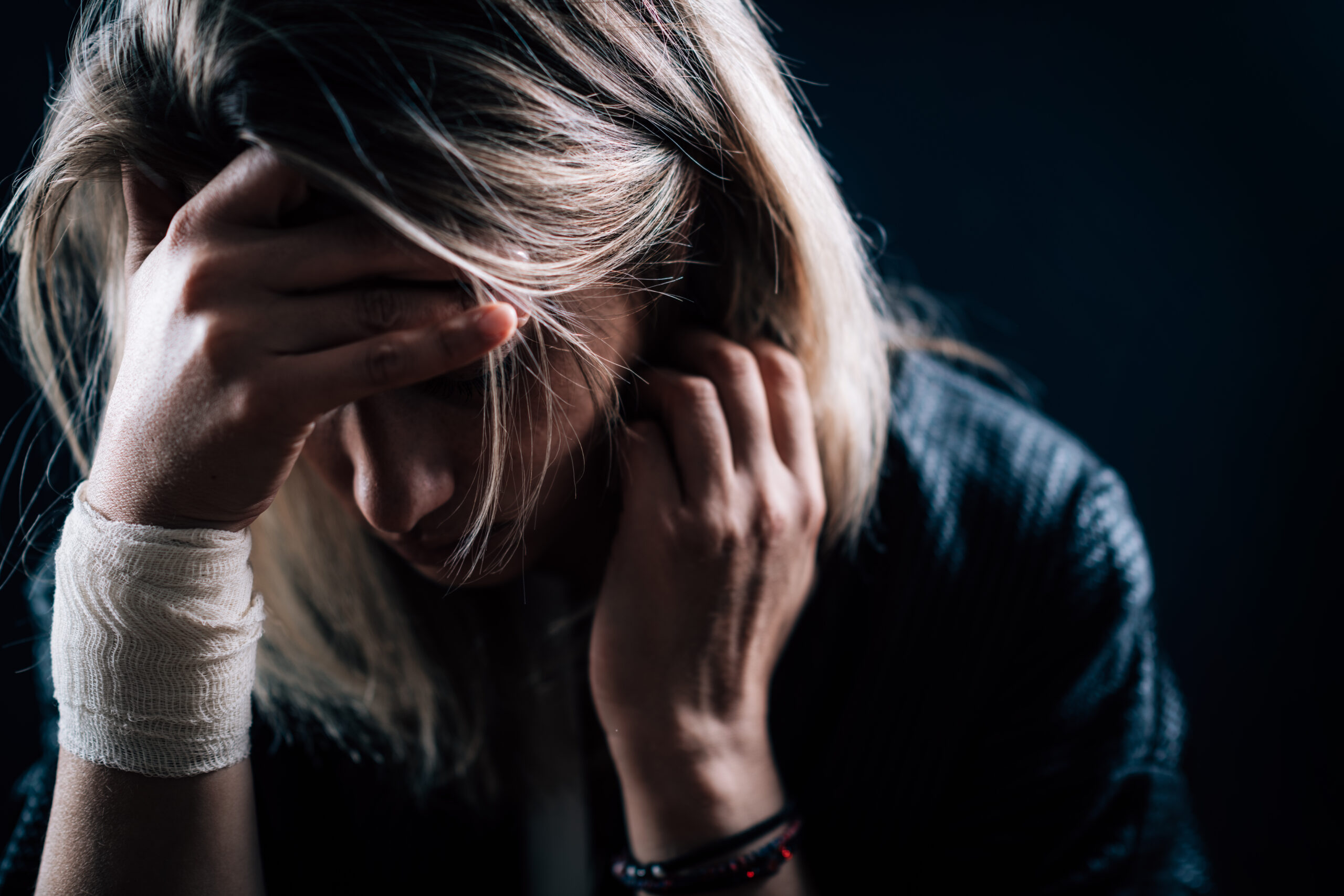 Individual experiencing hypervigilance while processing a trauma related reminder
