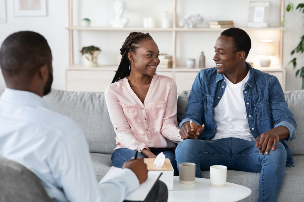 Therapist helping a couple understand BPD relationship patterns